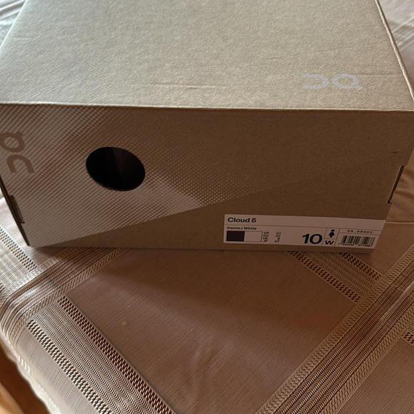 On Cloudflow Women’s Running Shoe In Aloe/White size 10.5 worn inside once - Picture 16 of 16